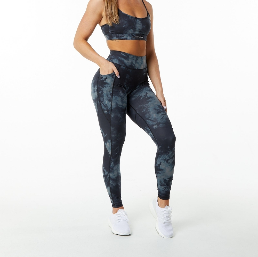 Alphalete surface pocket legging 29"